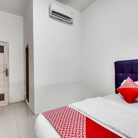 Oyo 90897 Hotel Sepupu Satria Pekanbaru Exterior foto