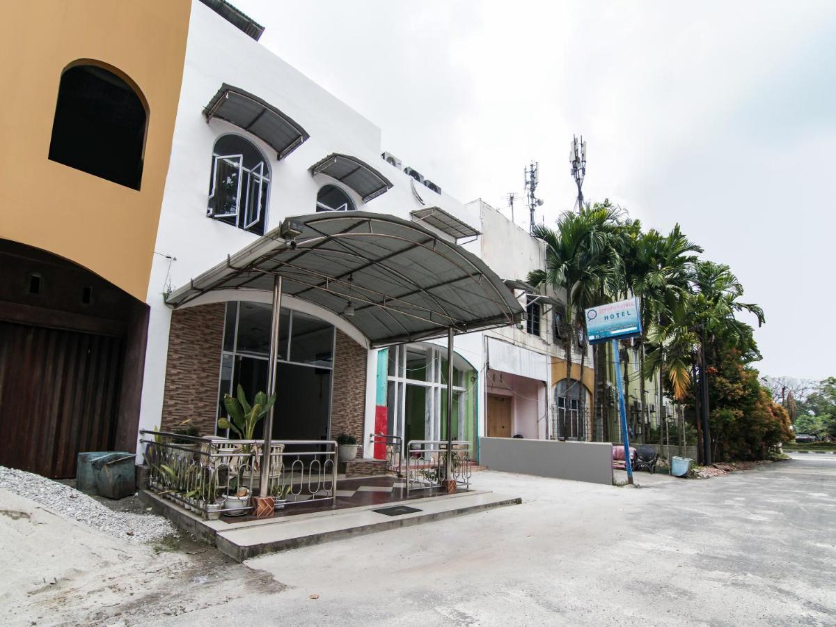Oyo 90897 Hotel Sepupu Satria Pekanbaru Exterior foto