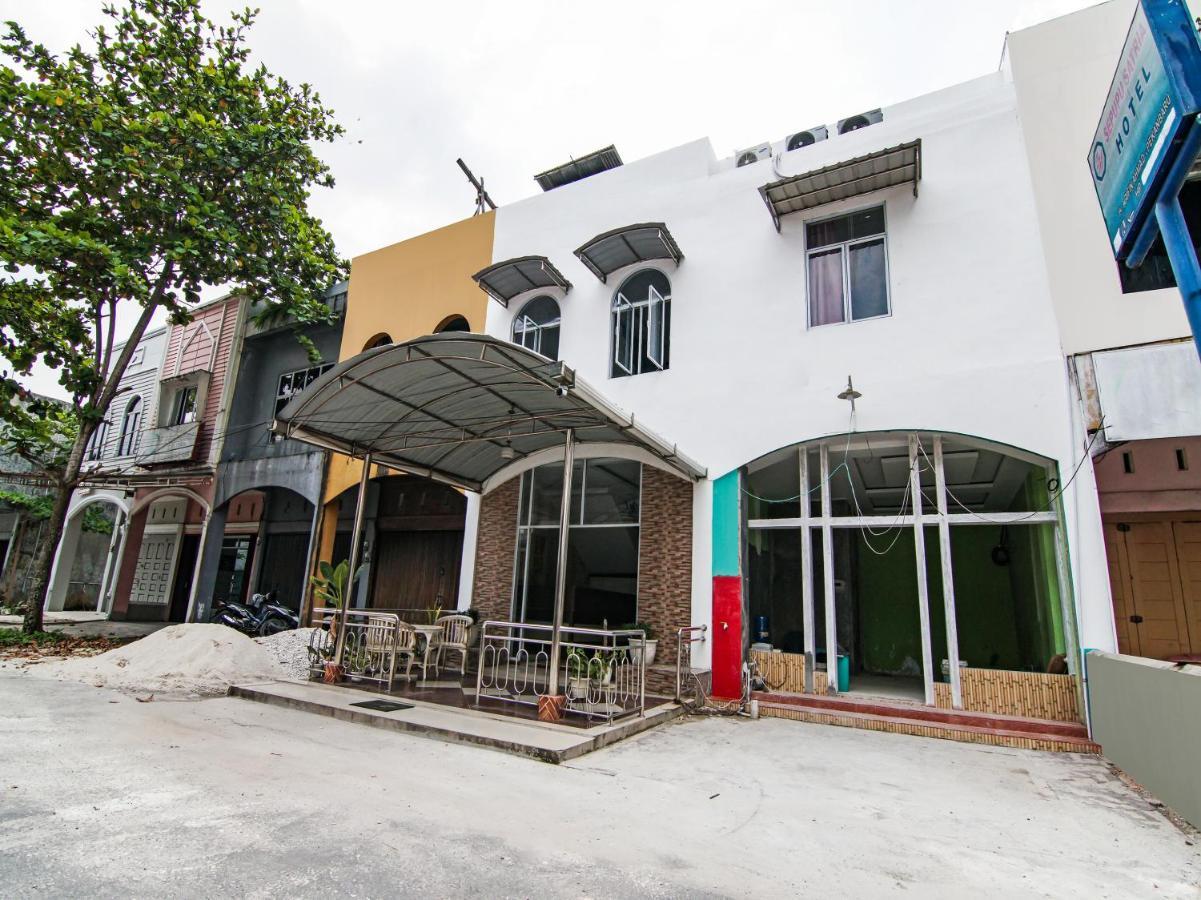 Oyo 90897 Hotel Sepupu Satria Pekanbaru Exterior foto