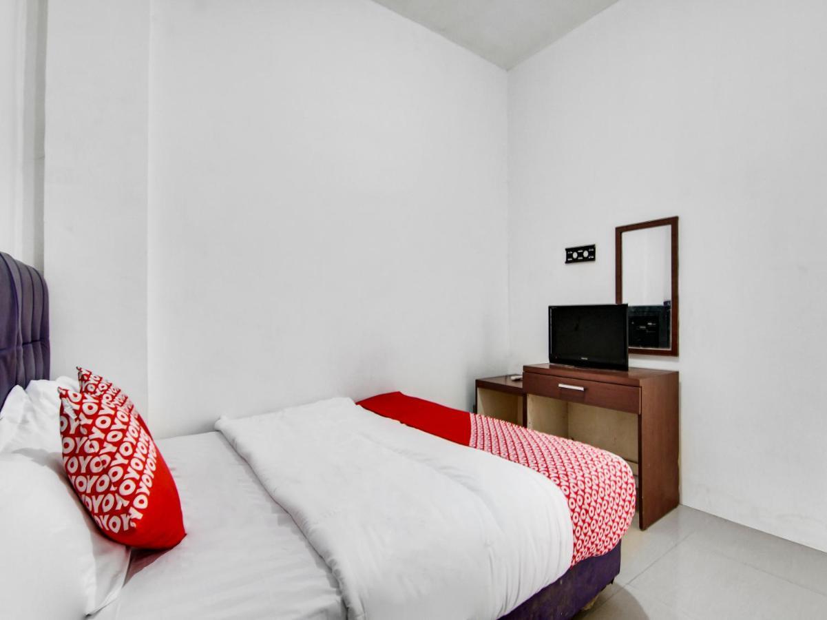Oyo 90897 Hotel Sepupu Satria Pekanbaru Exterior foto